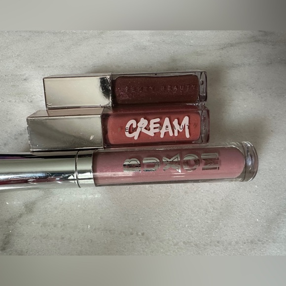 Trying on the @Fenty Beauty LIMITED EDITION Glossy Posse VII  Fenty Beauty & Buxom Gloss Trio - Rich Brown and Soft Pink
